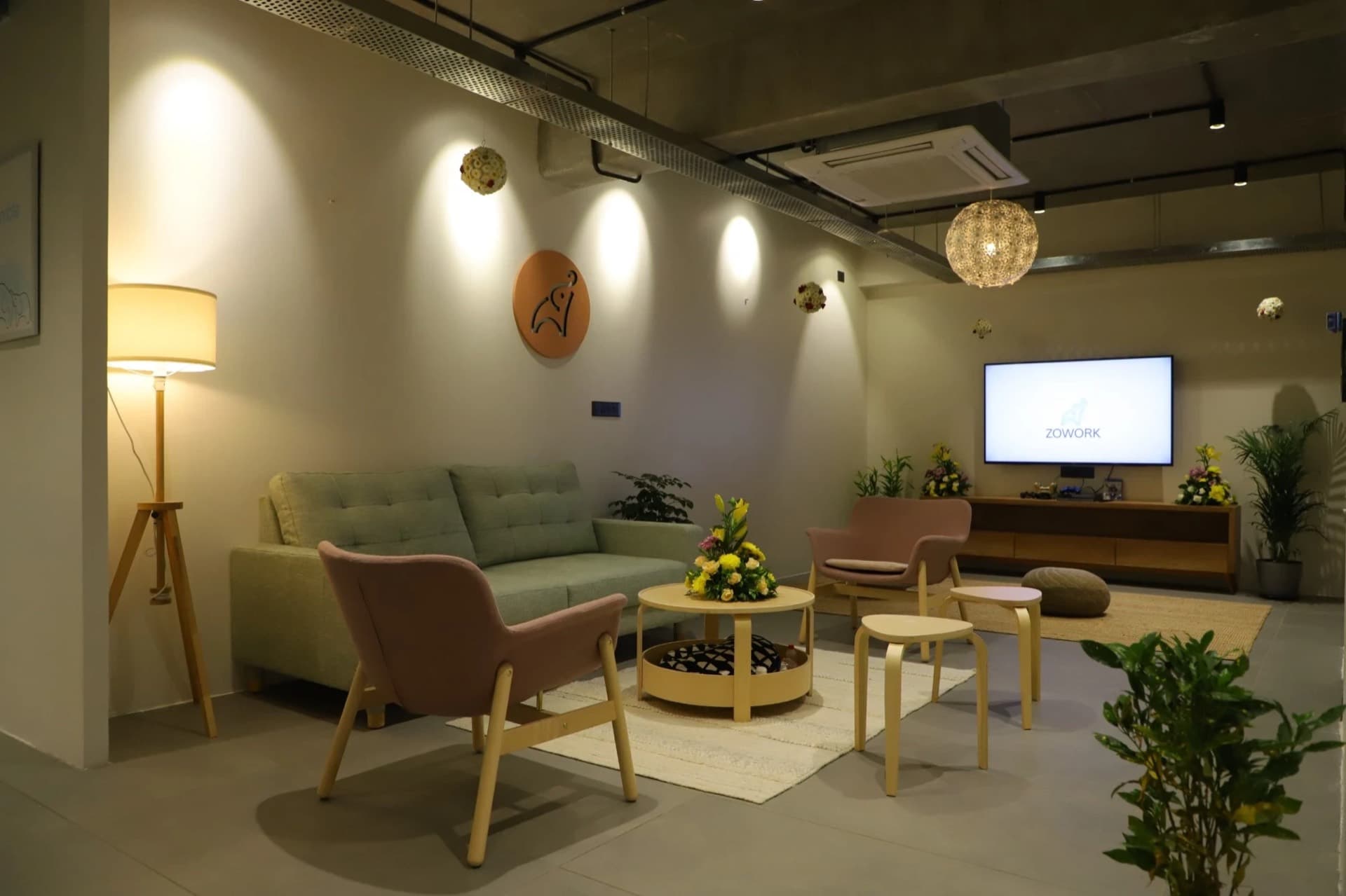 Ahmedabad office, The lounge